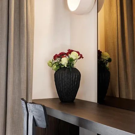 Sir Maximus Boutique & Hotel